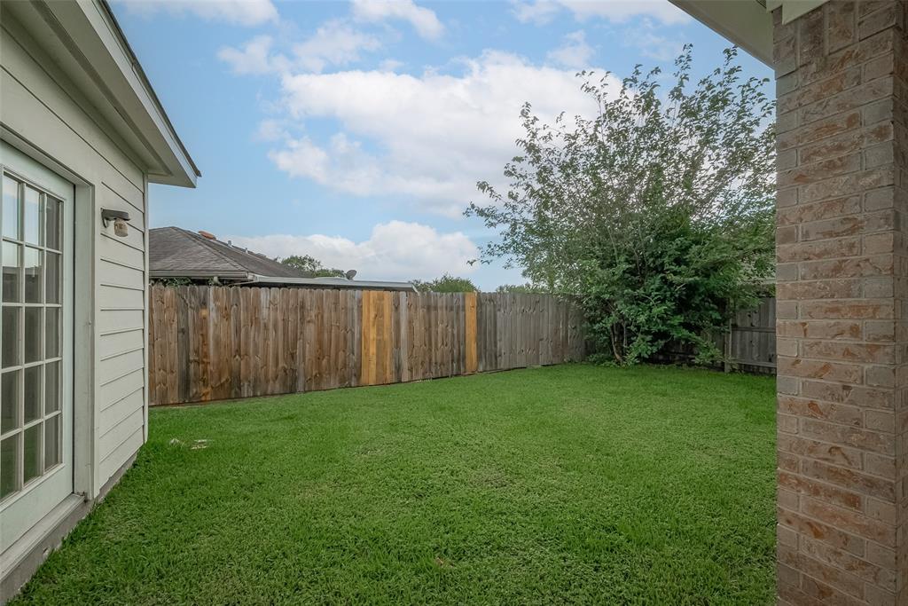7407 Breda Drive, Baytown, Texas image 39