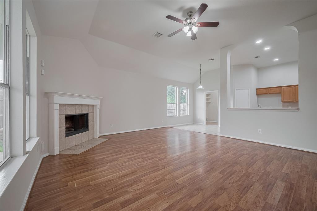 7407 Breda Drive, Baytown, Texas image 9