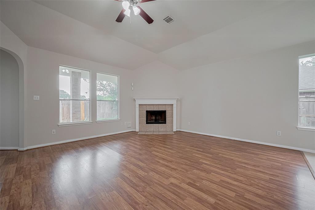 7407 Breda Drive, Baytown, Texas image 8
