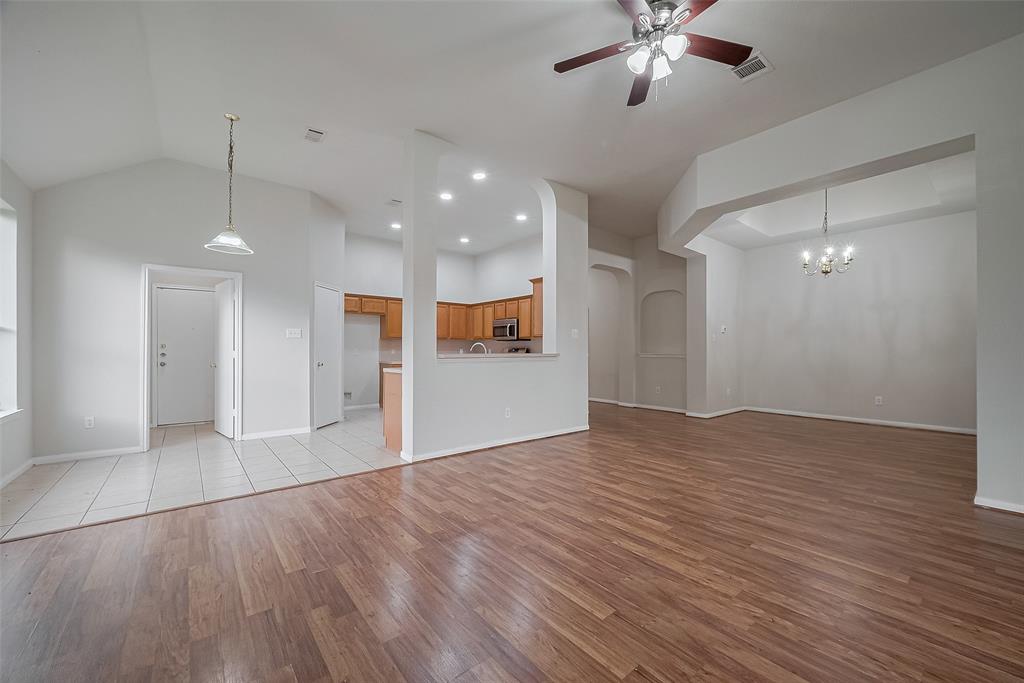 7407 Breda Drive, Baytown, Texas image 10