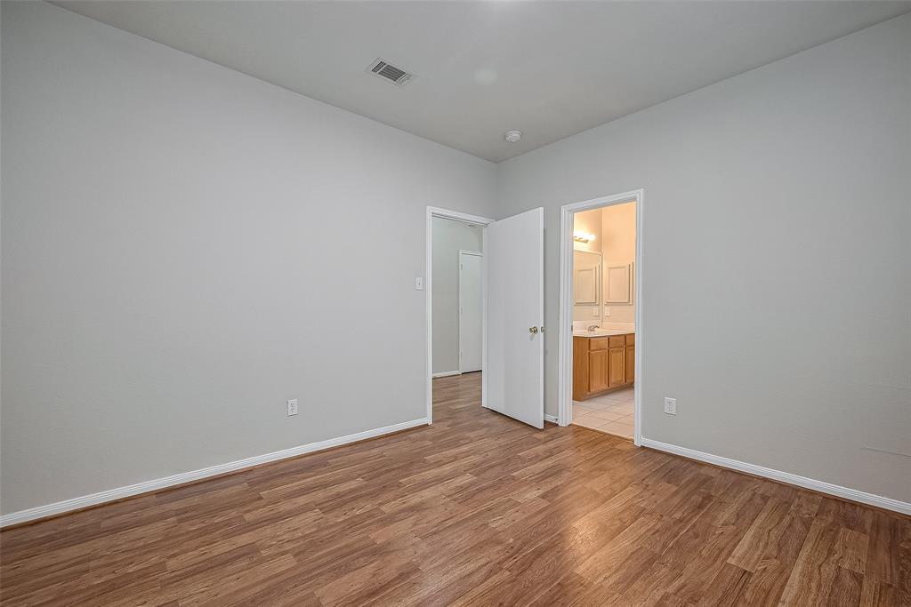 7407 Breda Drive, Baytown, Texas image 27