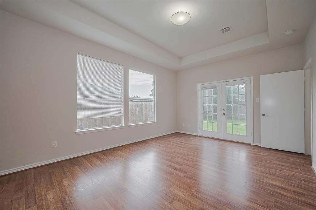 7407 Breda Drive, Baytown, Texas image 30