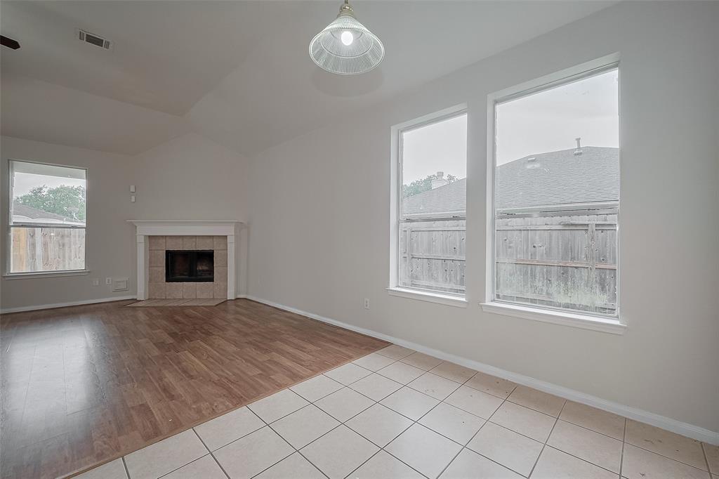 7407 Breda Drive, Baytown, Texas image 13