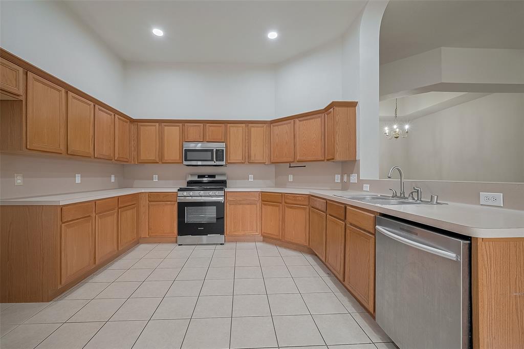 7407 Breda Drive, Baytown, Texas image 14