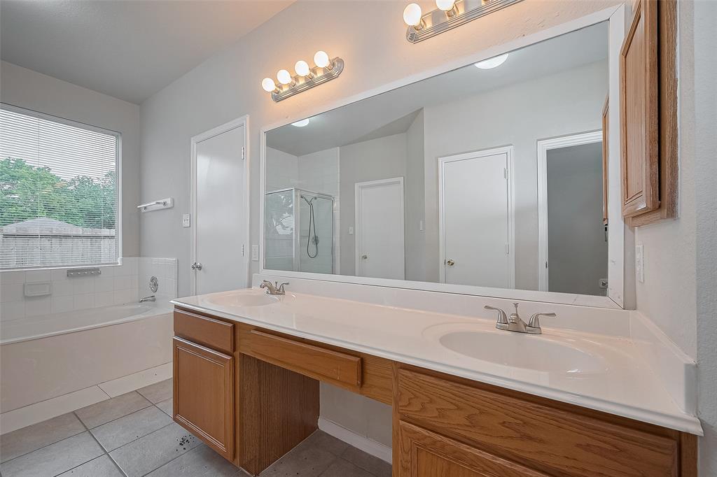 7407 Breda Drive, Baytown, Texas image 34
