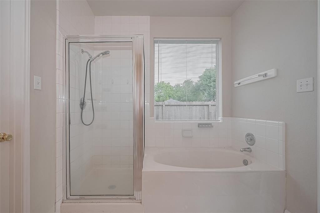 7407 Breda Drive, Baytown, Texas image 36