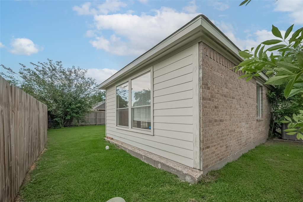 7407 Breda Drive, Baytown, Texas image 40