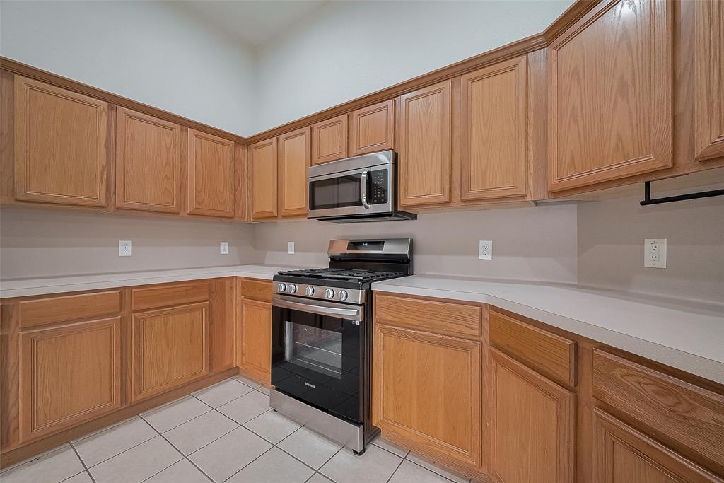 7407 Breda Drive, Baytown, Texas image 17