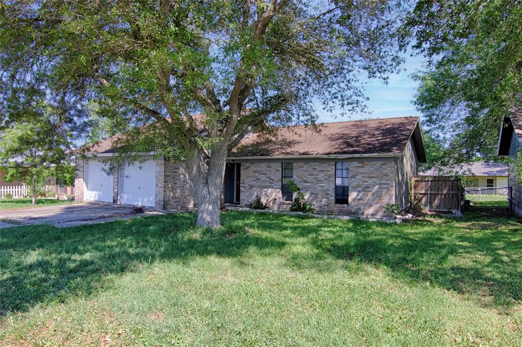 311 August Street, Schulenburg, Texas image 2