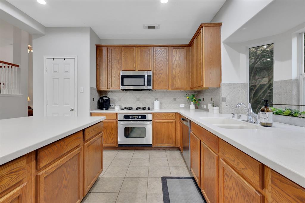 2331 Fern Bend Lane, Katy, Texas image 11