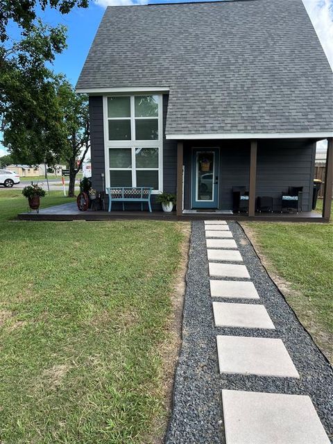 A home in Anahuac