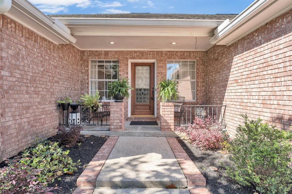 176 April Wind Drive, Conroe, Texas image 3
