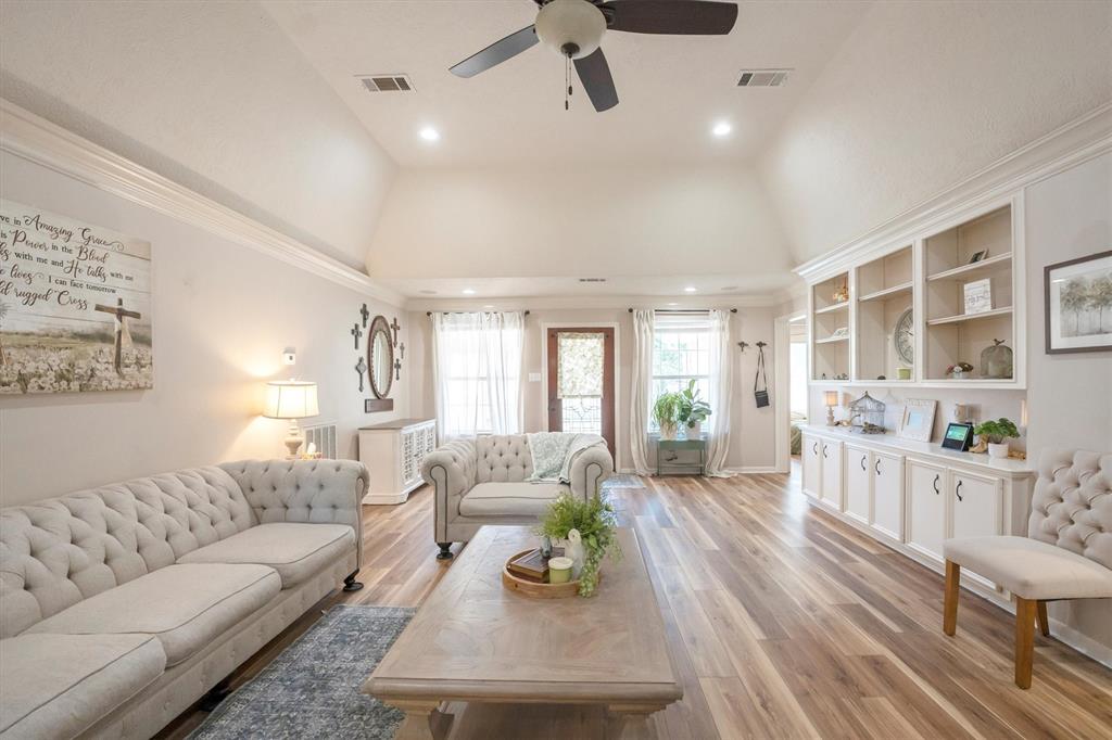 176 April Wind Drive, Conroe, Texas image 5
