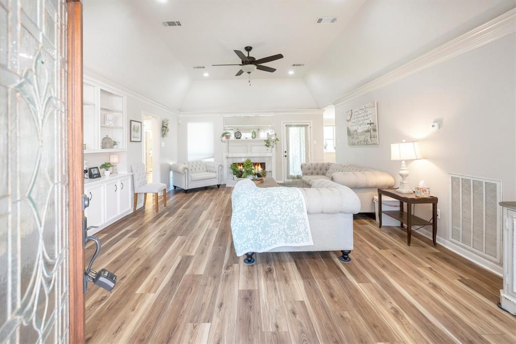 176 April Wind Drive, Conroe, Texas image 4
