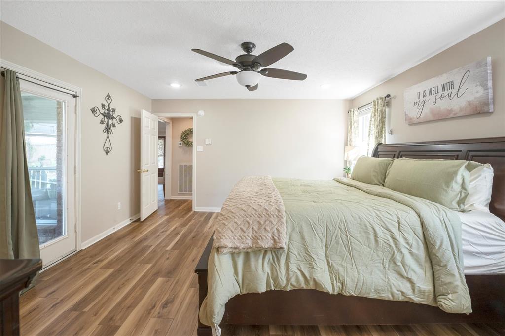176 April Wind Drive, Conroe, Texas image 8