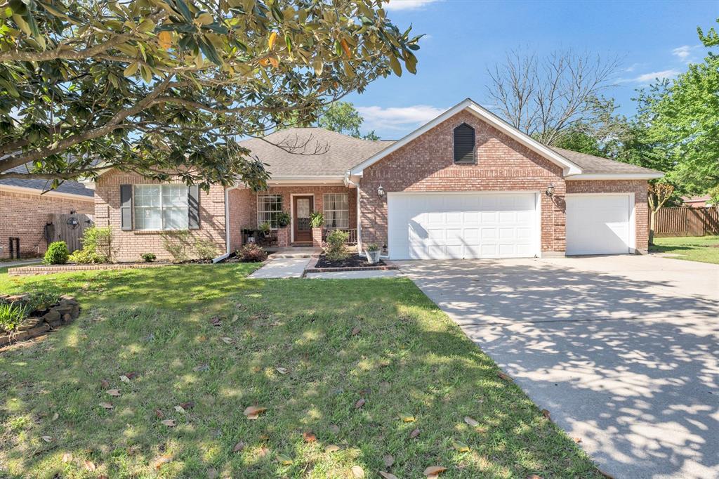 176 April Wind Drive, Conroe, Texas image 1