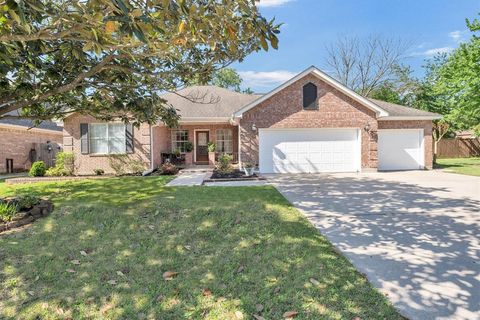 176 April Wind Drive E Conroe TX 77356