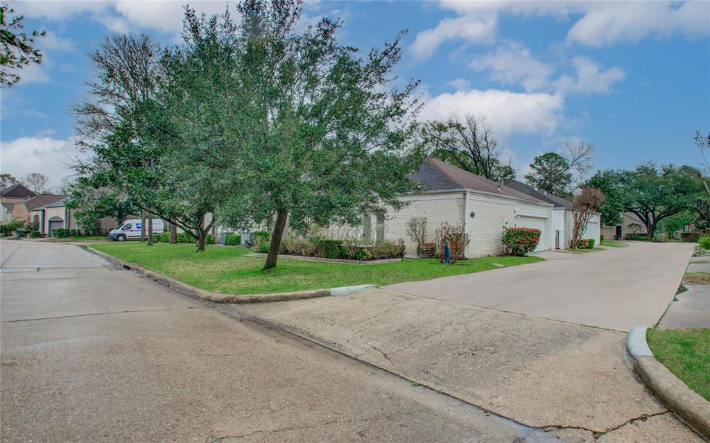 9628 Longmont Drive, Houston, Texas image 40