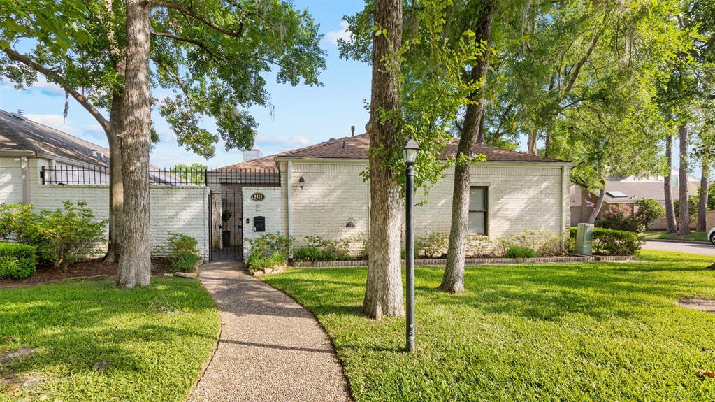 9628 Longmont Drive, Houston, Texas image 2