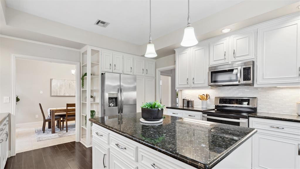 9628 Longmont Drive, Houston, Texas image 34