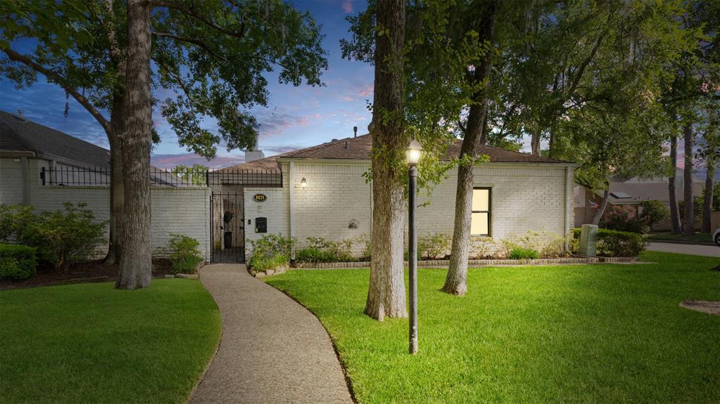 9628 Longmont Drive, Houston, Texas image 38