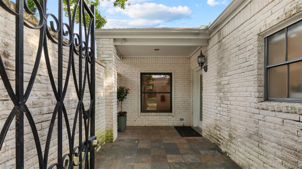 9628 Longmont Drive, Houston, Texas image 3