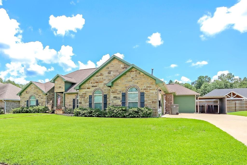 112 Copperwood Loop, Lufkin, Texas image 2