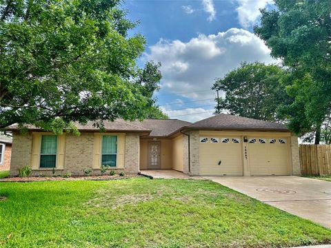 Single Family Residence in Houston TX 13507 Chipman Glen Drive.jpg