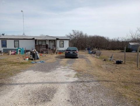 Photo of 154 Meadowview Lane, Hubbard, TX 76648 (MLS # 31676864)