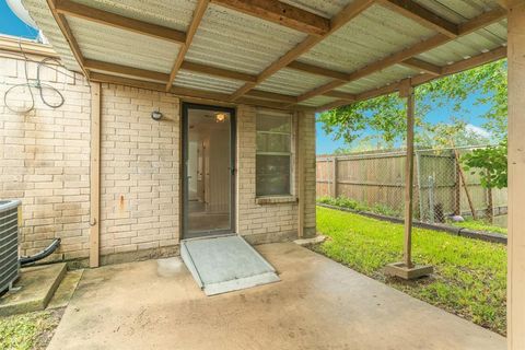 A home in Angleton