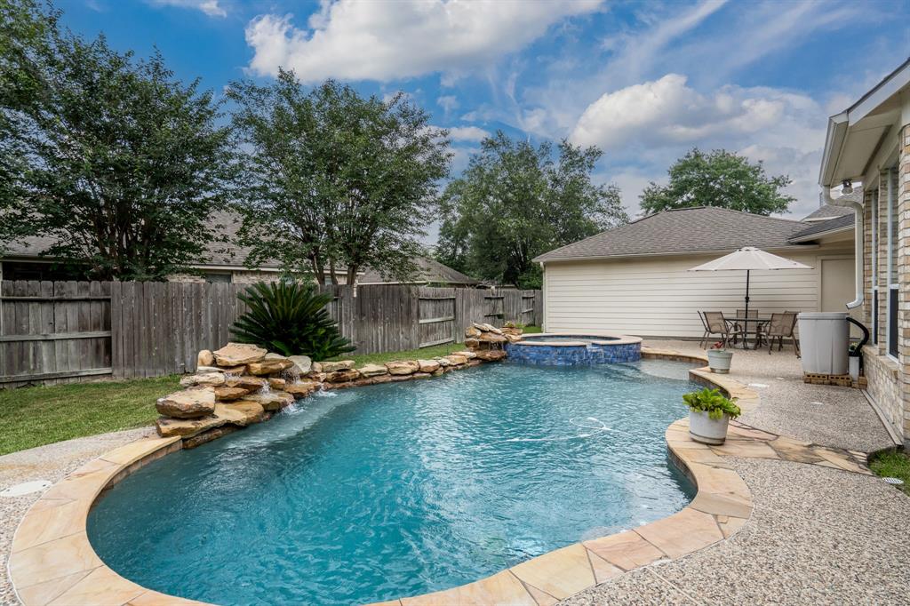 11510 Maple Falls Drive, Tomball, Texas image 33
