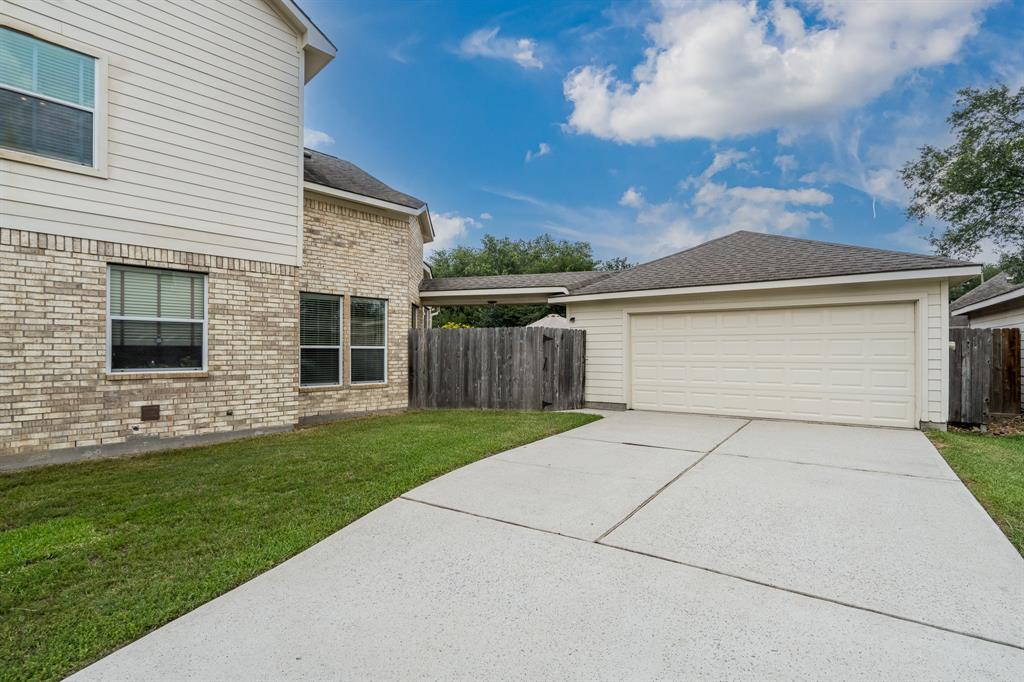 11510 Maple Falls Drive, Tomball, Texas image 4