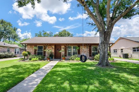 Photo of 12023 Scottsdale Drive, Meadows Place, TX 77477 (MLS # 23509451)