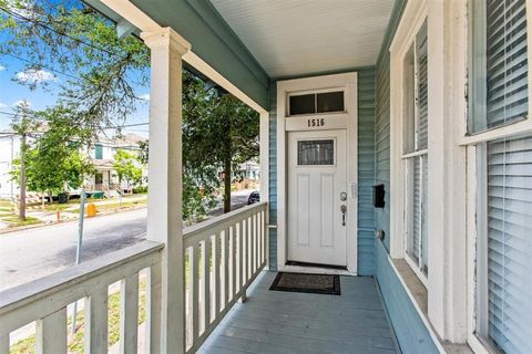 Single Family Residence in Galveston TX 1516 37th Street 2.jpg
