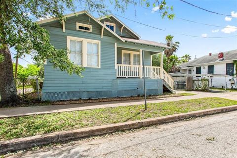Single Family Residence in Galveston TX 1516 37th Street 29.jpg
