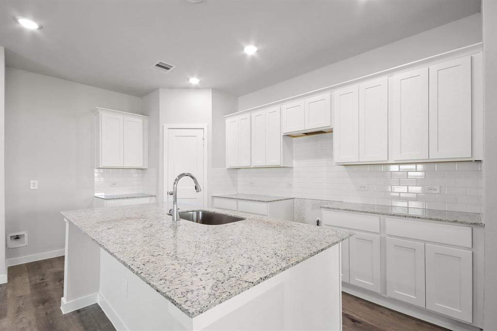 32910 Silver Meadow Way, Fulshear, Texas image 2