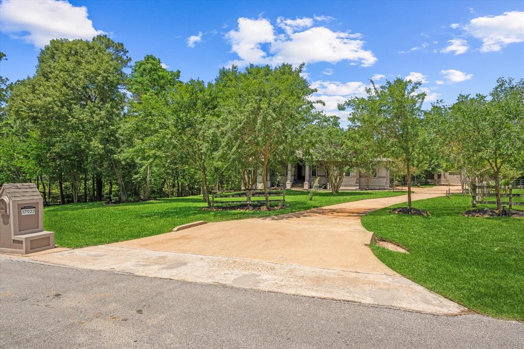 37922 Clubhouse Lane