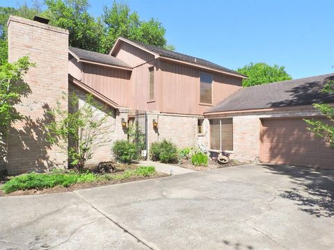 Single Family Residence in Missouri City TX 2934 Cypress Point Drive.jpg
