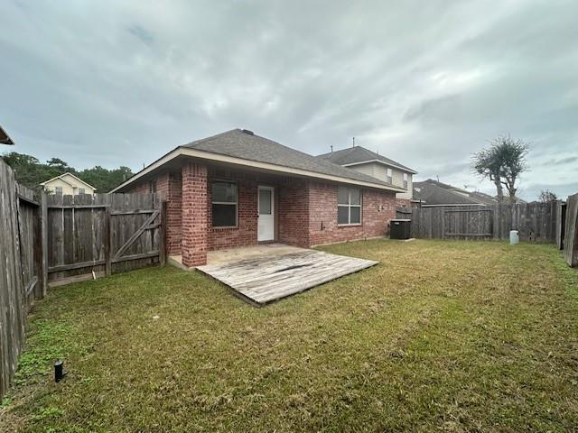 10426 Whisper Bluff Drive, Humble, Texas image 18