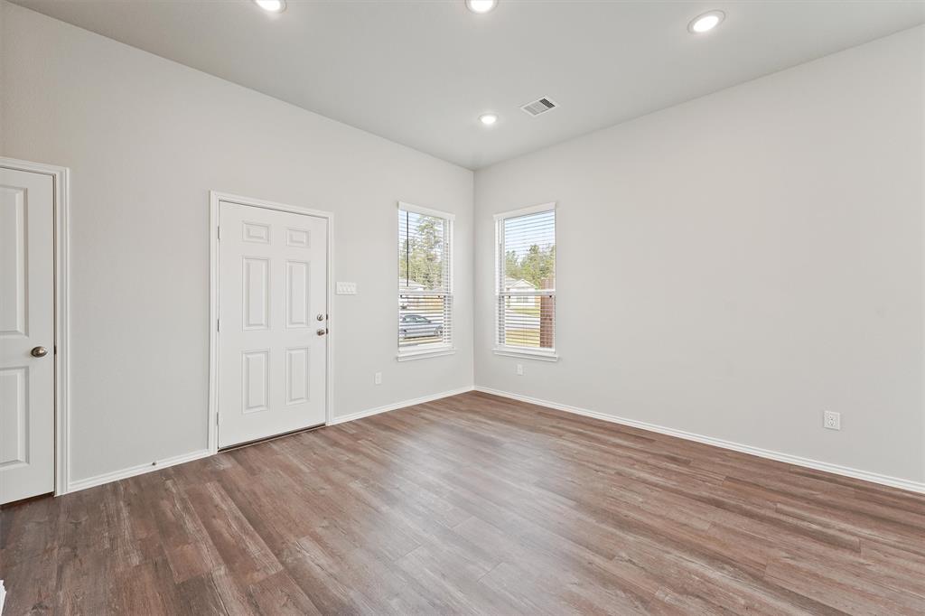 2116 Cedar Bend Drive, Conroe, Texas image 7