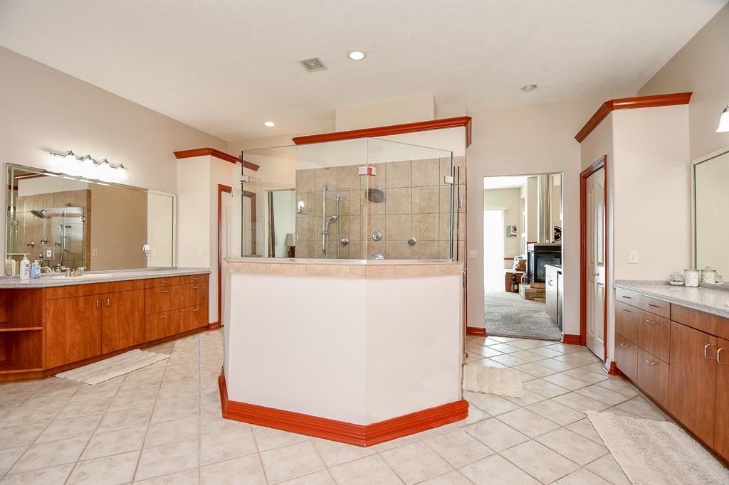 530 Chisolm Trail, Wallis, Texas image 20