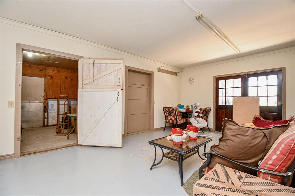 530 Chisolm Trail, Wallis, Texas image 25