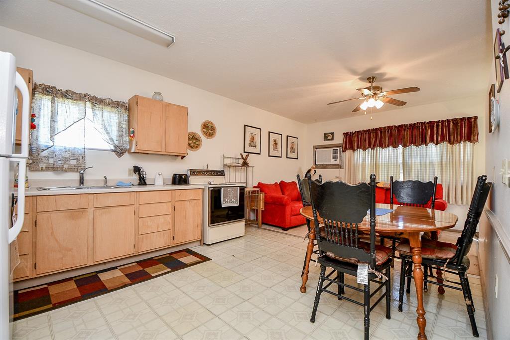 530 Chisolm Trail, Wallis, Texas image 28