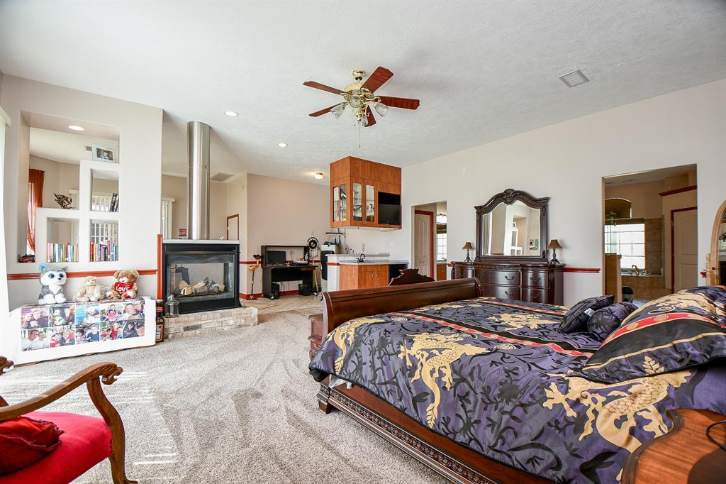 530 Chisolm Trail, Wallis, Texas image 17