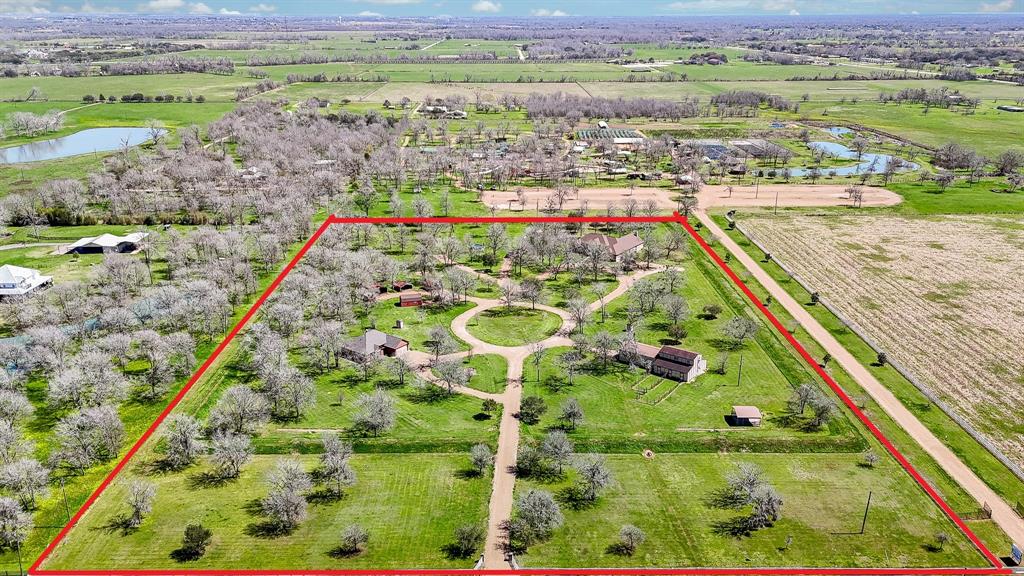 530 Chisolm Trail, Wallis, Texas image 1