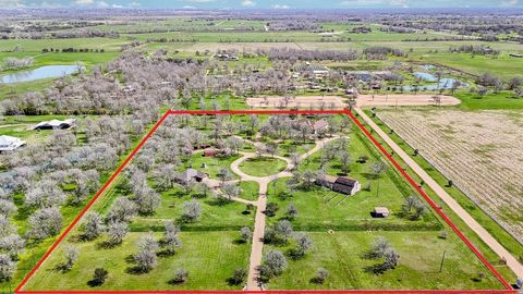 530 Chisolm Trail Wallis TX 77485
