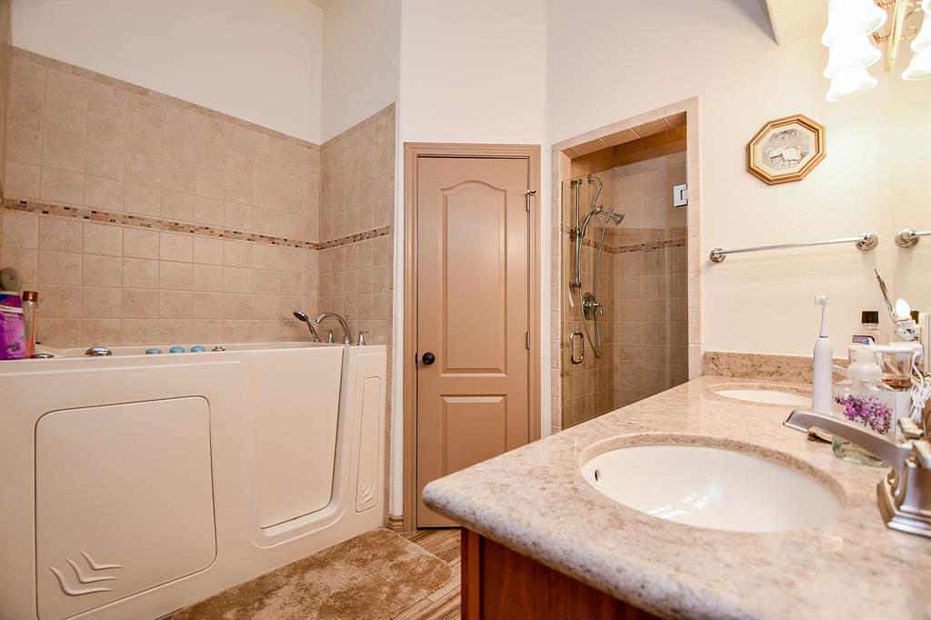 530 Chisolm Trail, Wallis, Texas image 44