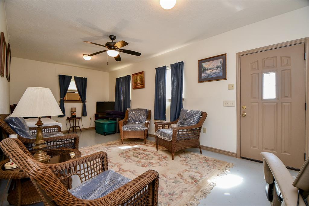 530 Chisolm Trail, Wallis, Texas image 27
