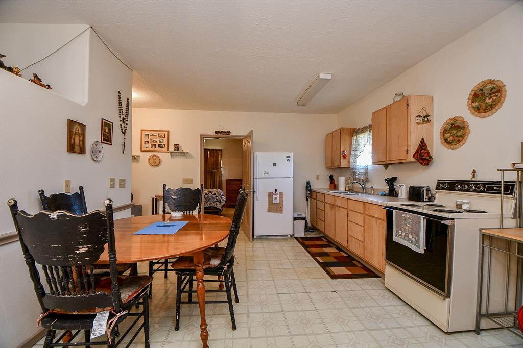 530 Chisolm Trail, Wallis, Texas image 29