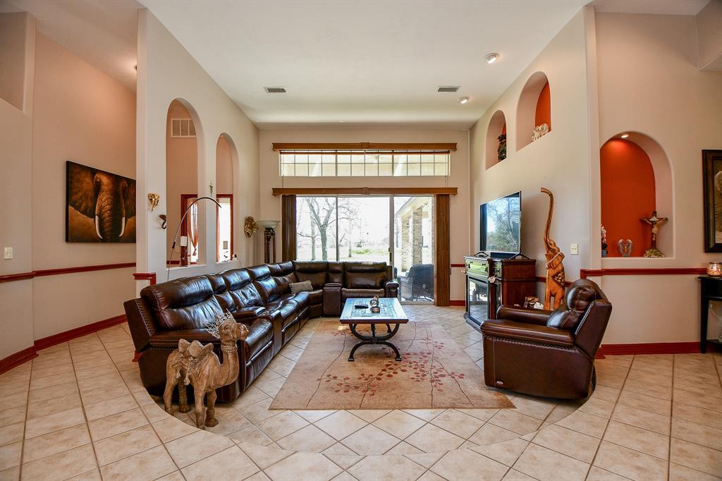 530 Chisolm Trail, Wallis, Texas image 4